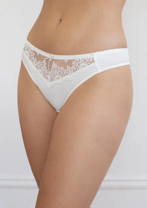 Stringi damskie z eleganckim haftem 3639 Eva Kleo