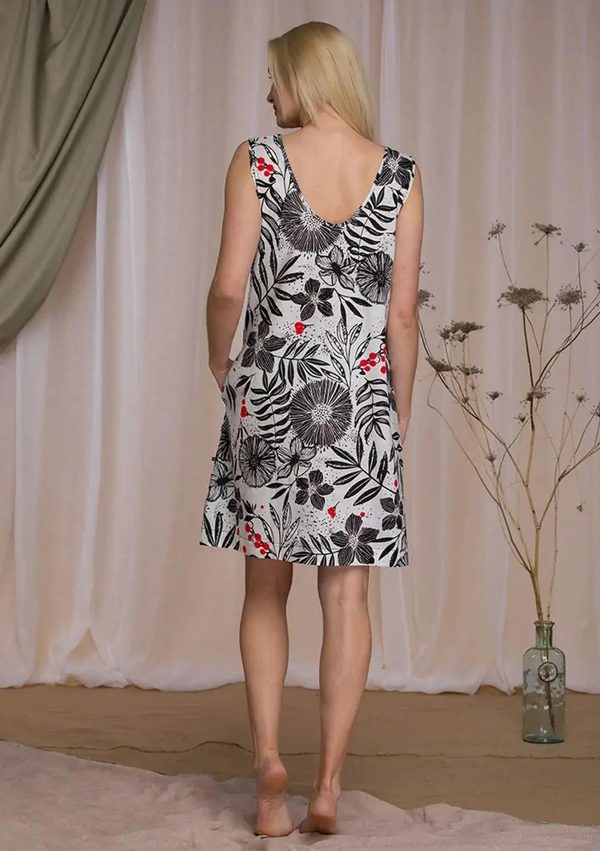 Czarno-biała sukienka damska Homewear LHT 945