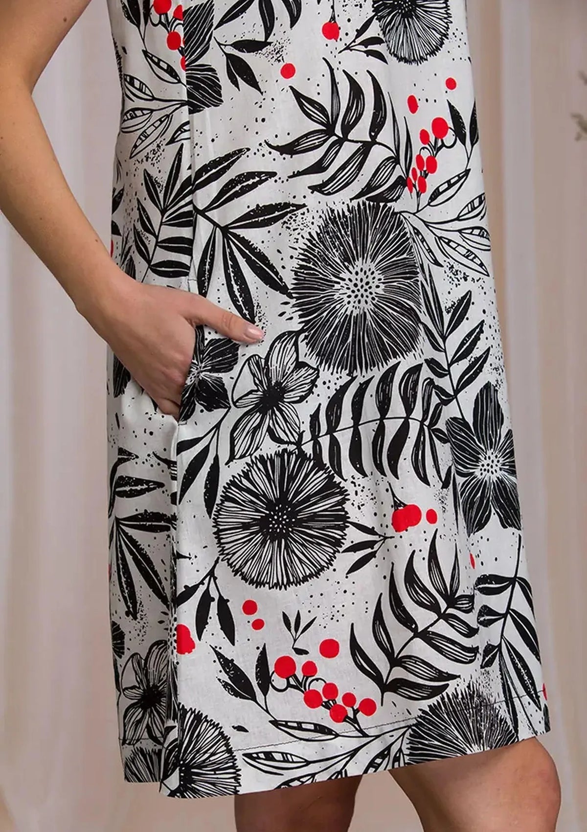 Czarno-biała sukienka damska Homewear LHT 945