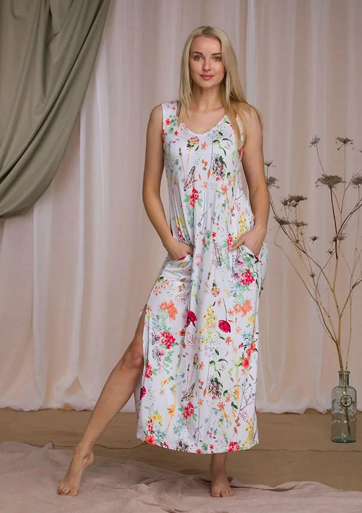 Długa sukienka damska Homewear w polne kwiaty LHD 906 1
