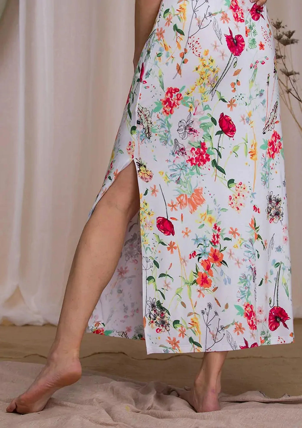 Długa sukienka damska Homewear w polne kwiaty LHD 906 1