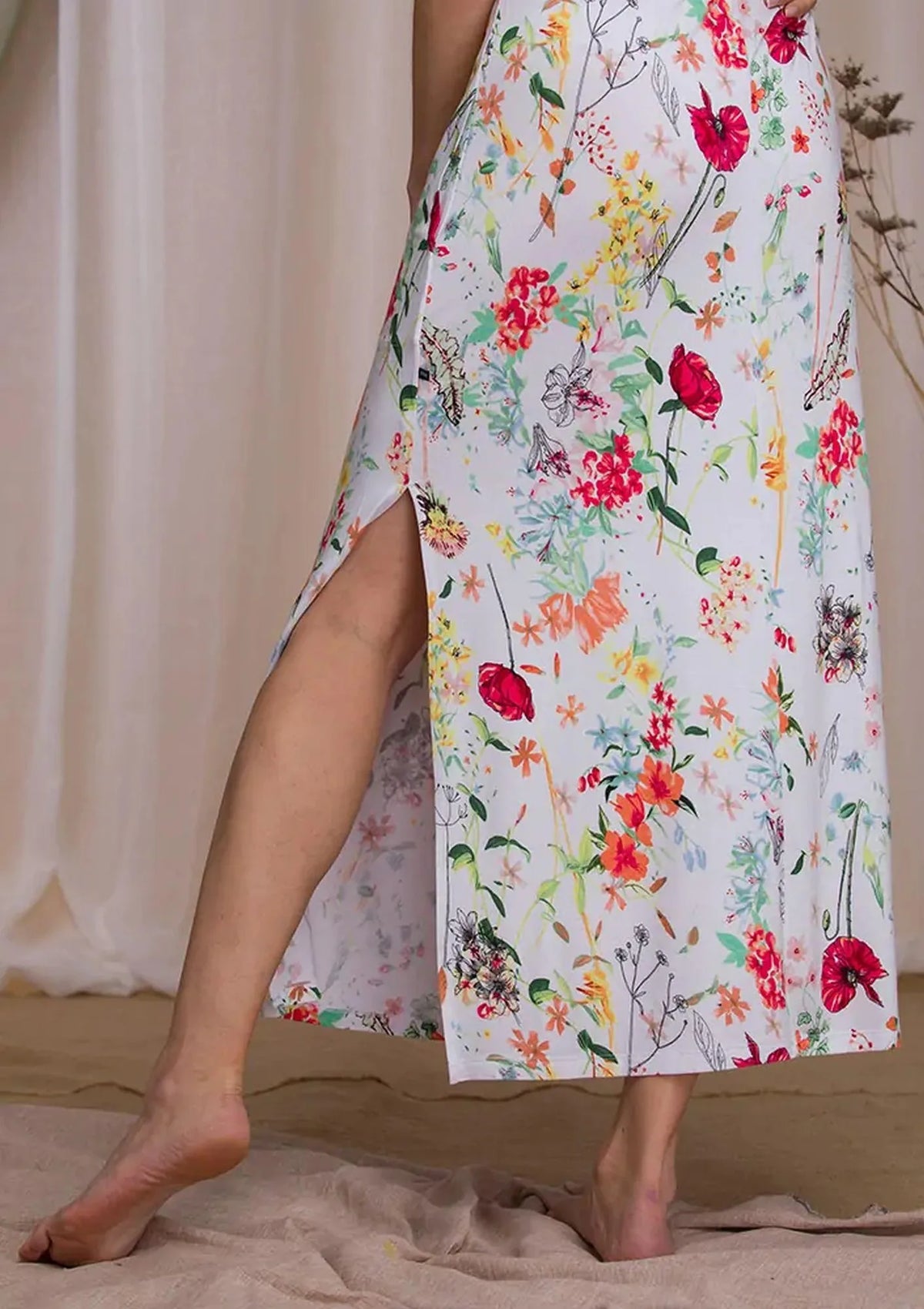 Długa sukienka damska Homewear w polne kwiaty LHD 906 1