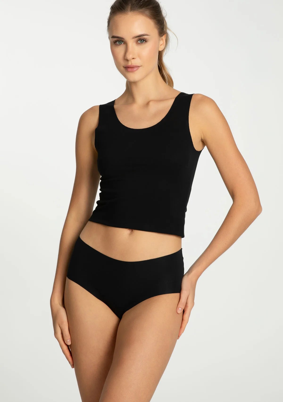 Figi bawełniane bezszwowe wyższy stan Cotton Mood Maxi Julimex czarne