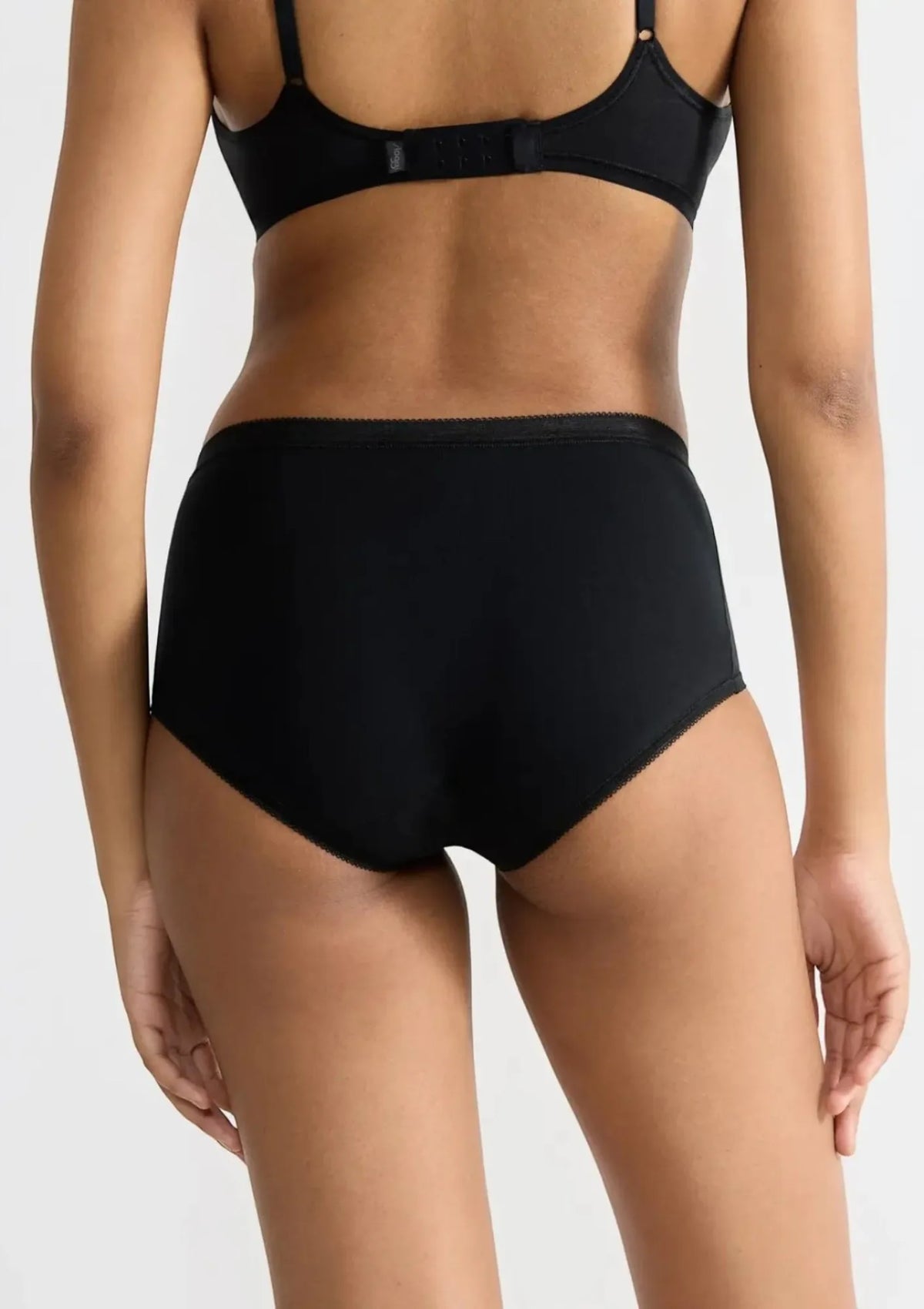 Black/black