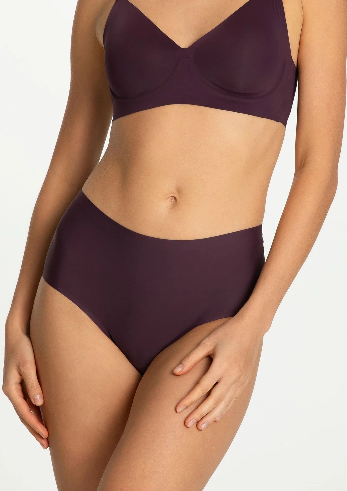 Figi damskie bezszwowe z wysokim stanem w modnym kolorze Dark Plum Julimex