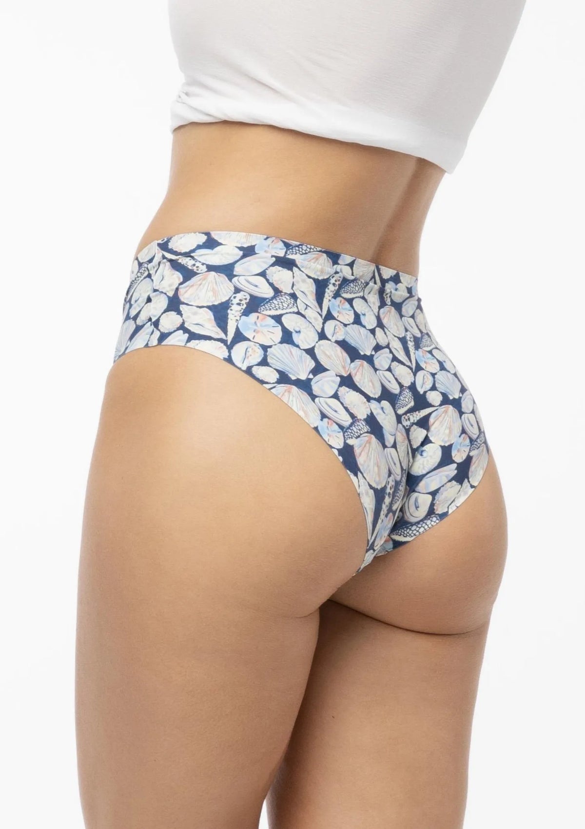 Figi damskie klasyczne bezszwowe z mozaiką muszli Shells Simple Classic Julimex