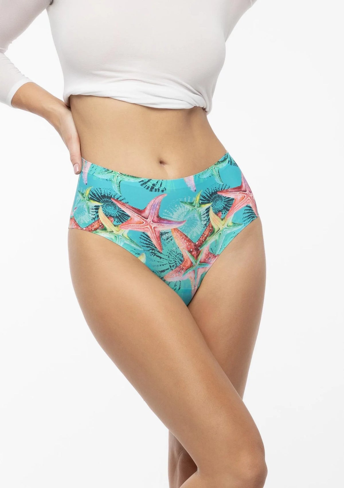 Figi damskie typu brazyliany z kolorową grafiką rozgwiazd wysoki stan Sea Stars Simple Brasil Maxi Julimex