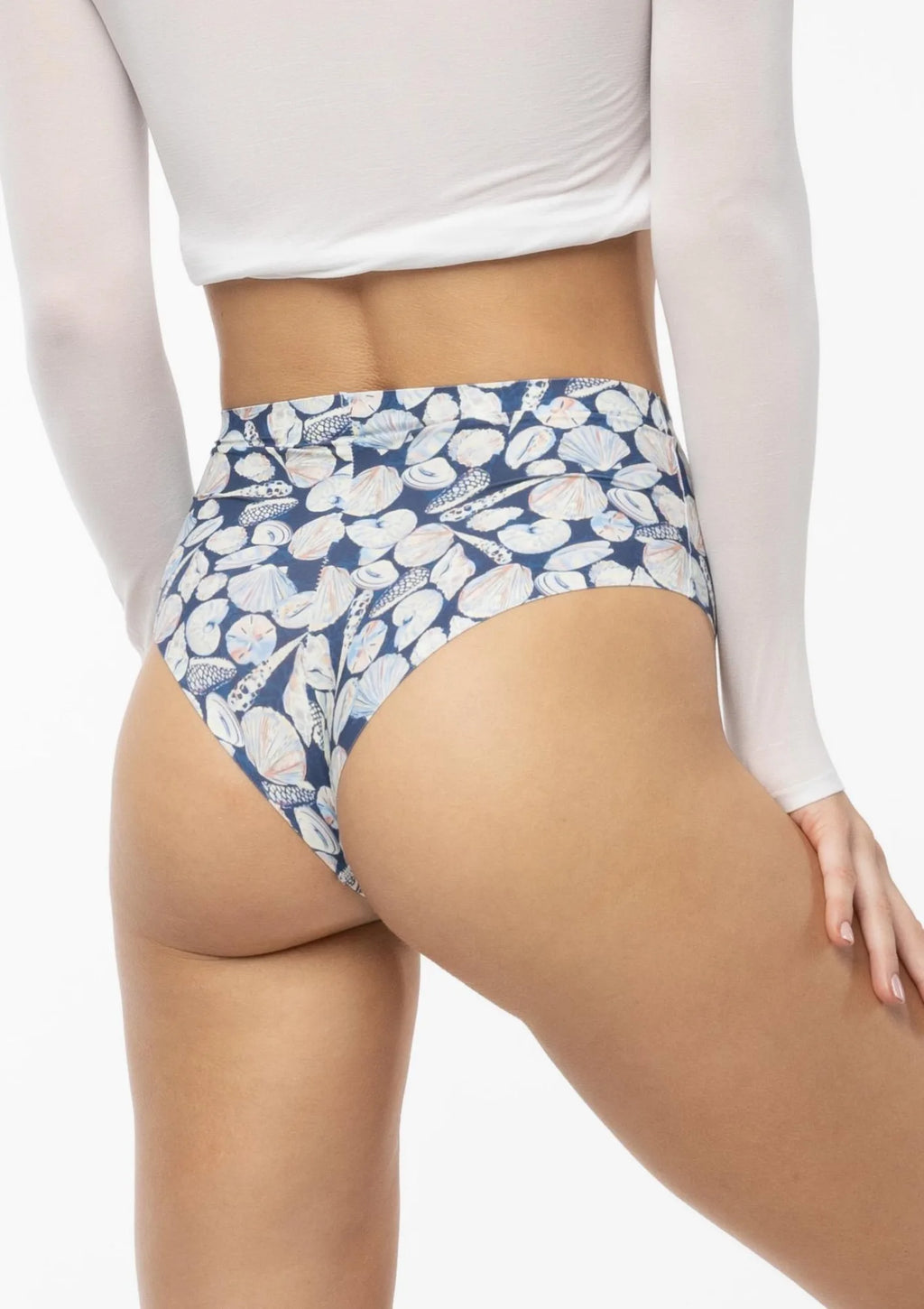 Figi damskie typu brazyliany z mozaiką muszli wysoki stan Shells Simple Brasil Maxi Julimex