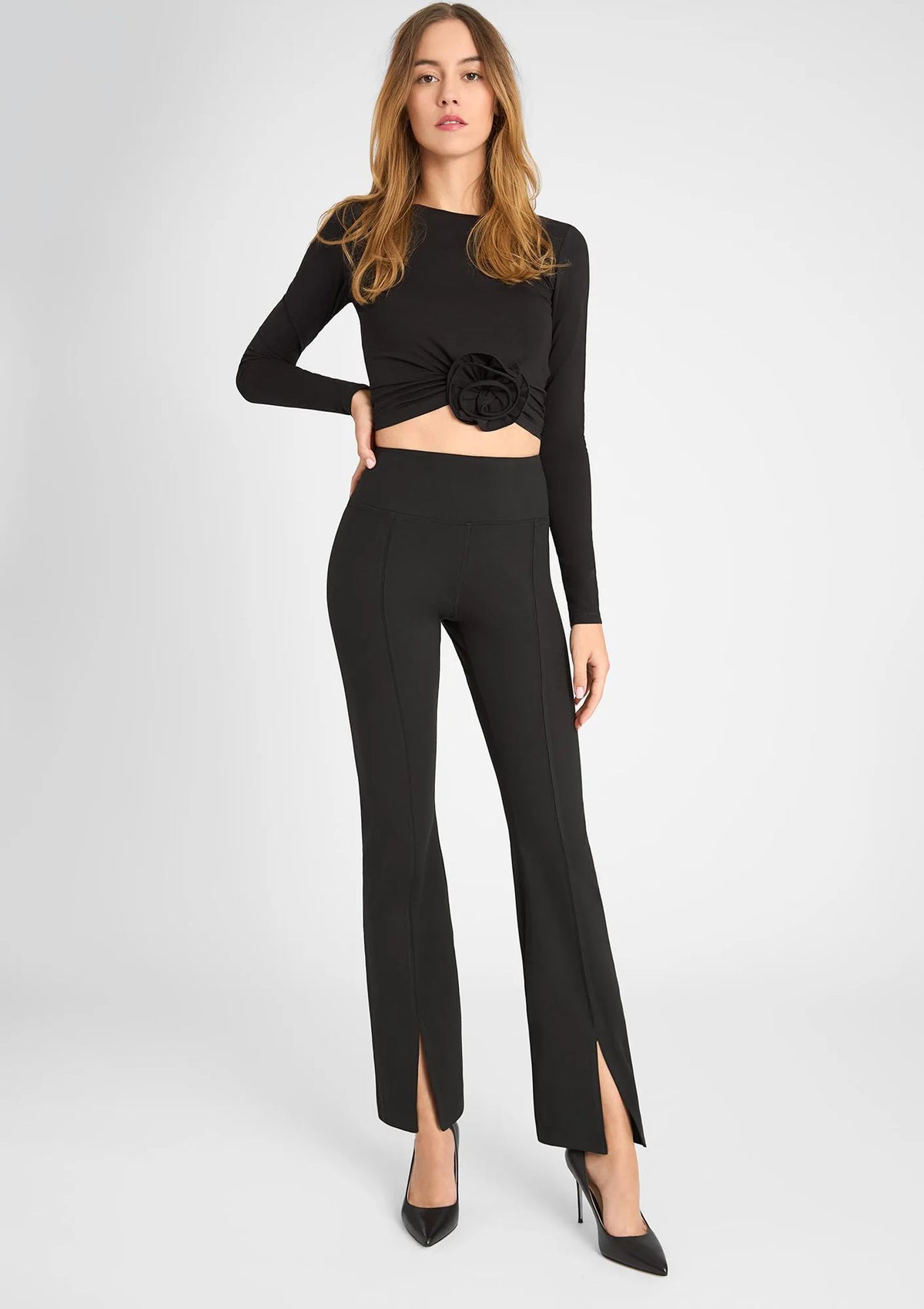 Legginsy damskie czarne z efektownym rozcięciem 853 Flared Marilyn