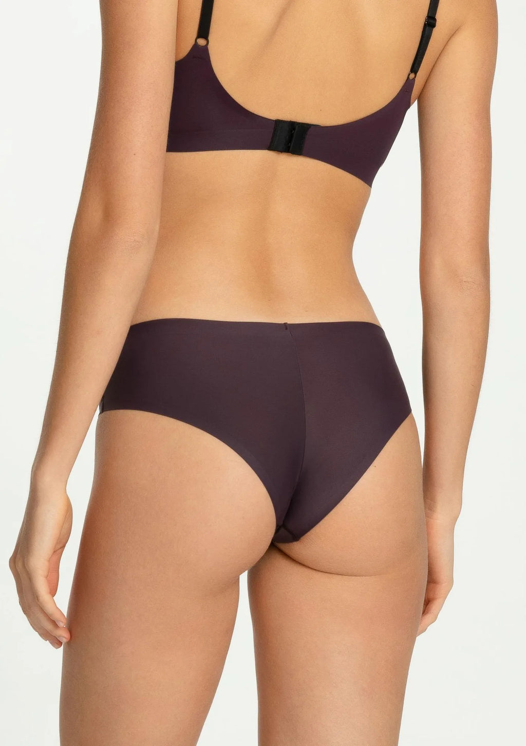 Majtki damskie typu brazyliany bezszwowe w modnym kolorze Dark Plum Julimex