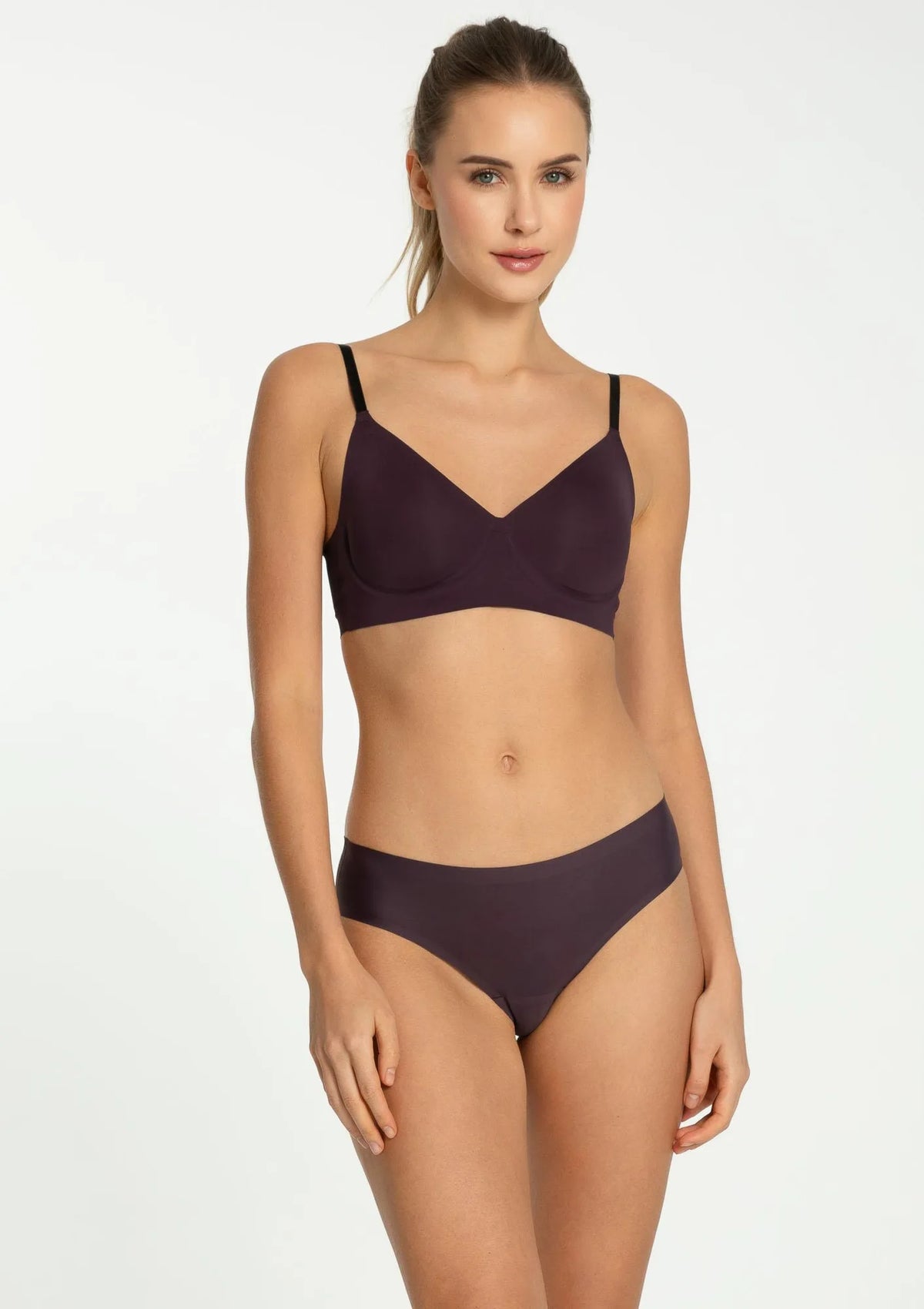 Majtki damskie typu brazyliany bezszwowe w modnym kolorze Dark Plum Julimex