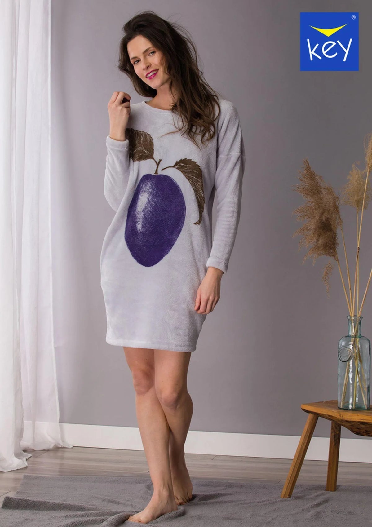 Polarowa sukienka z grafiką śliwki Homewear LHD 206 1