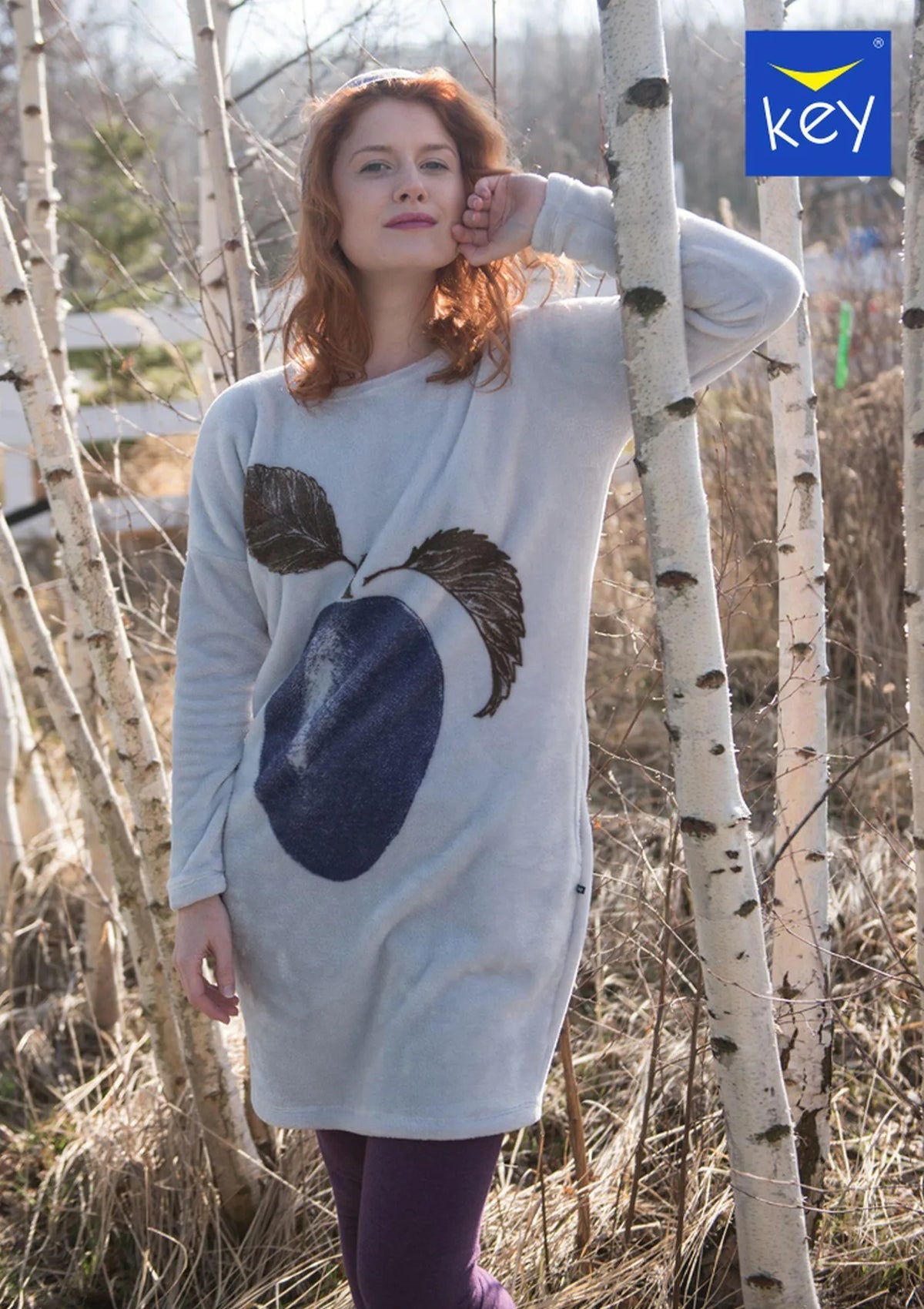 Polarowa sukienka z grafiką śliwki Homewear LHD 206 1