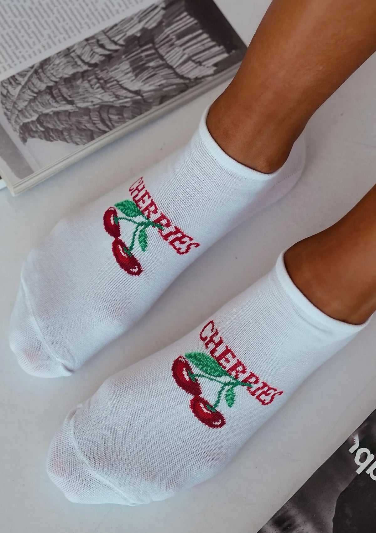 Stopki damskie bawełniane z soczystą wiśnią i napisem Cherries Milena