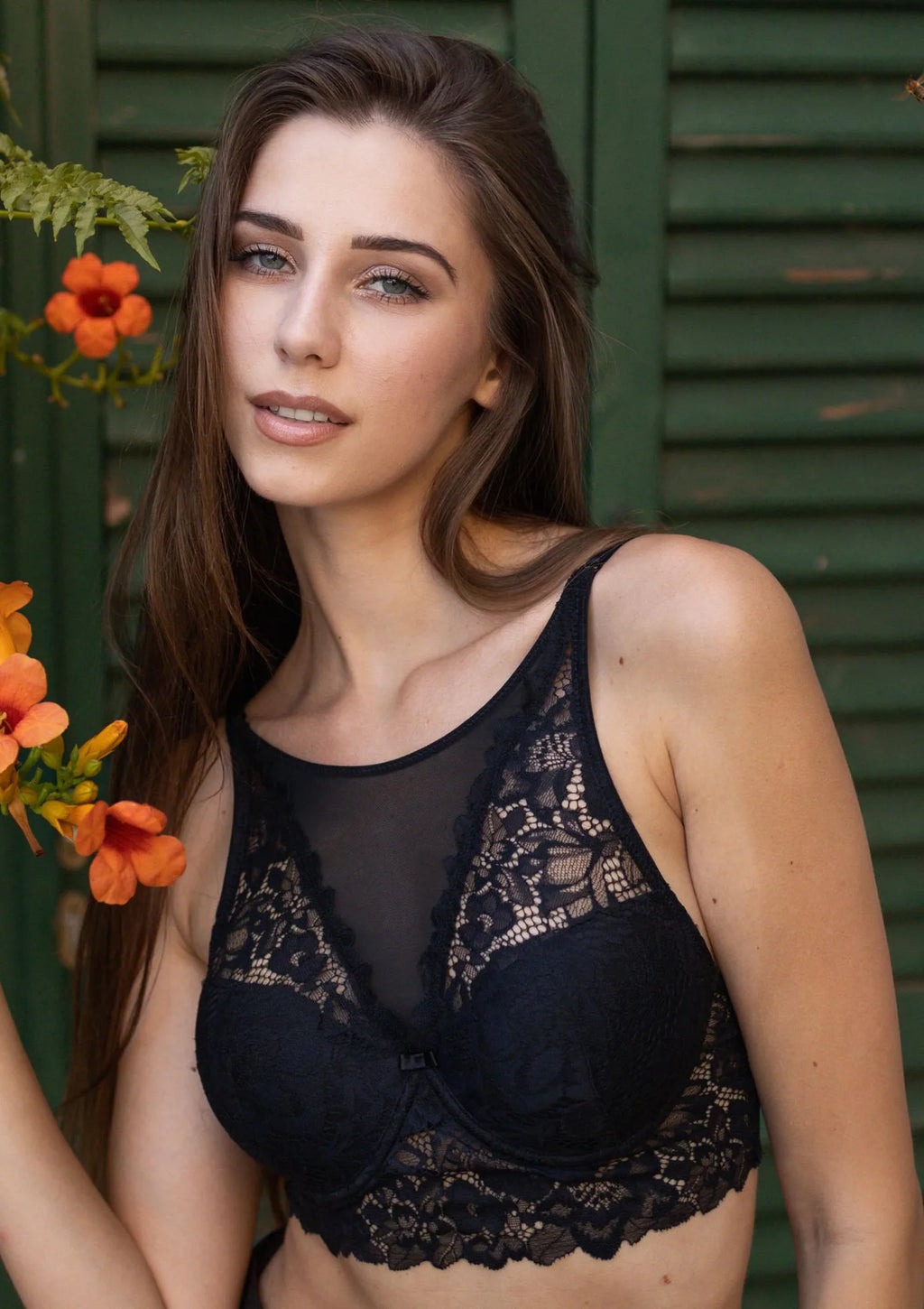 Top z biustonoszem czarny koronkowy Star Top Lormar
